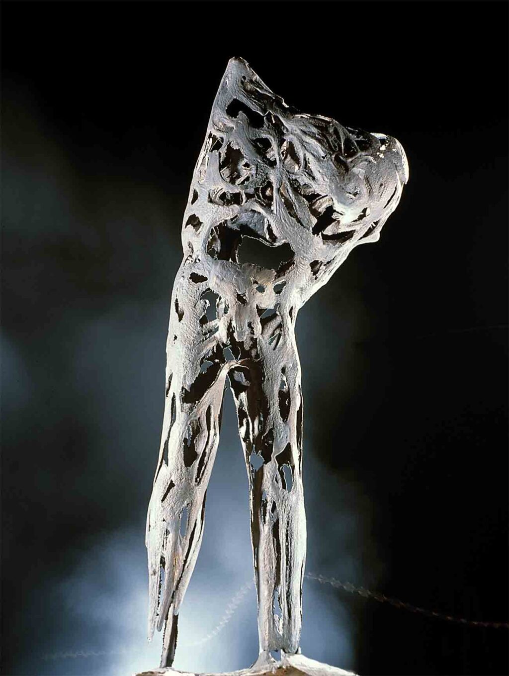 Robert Sobocinski, Le revenant, 1991, bronze, 190×75×55 cm