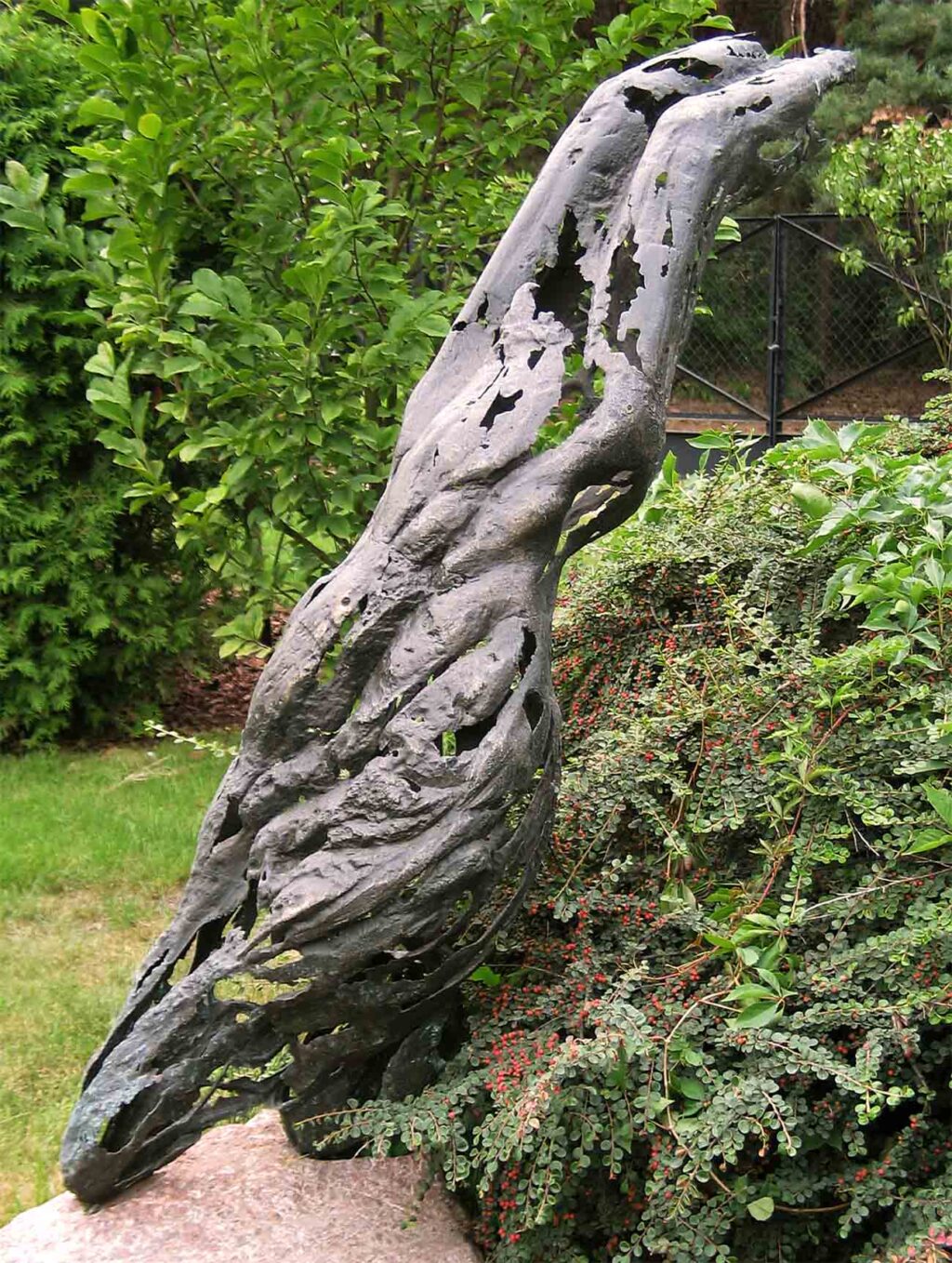 Robert Sobociński, Upadek, 1995, brąz, 180x70x50 cm