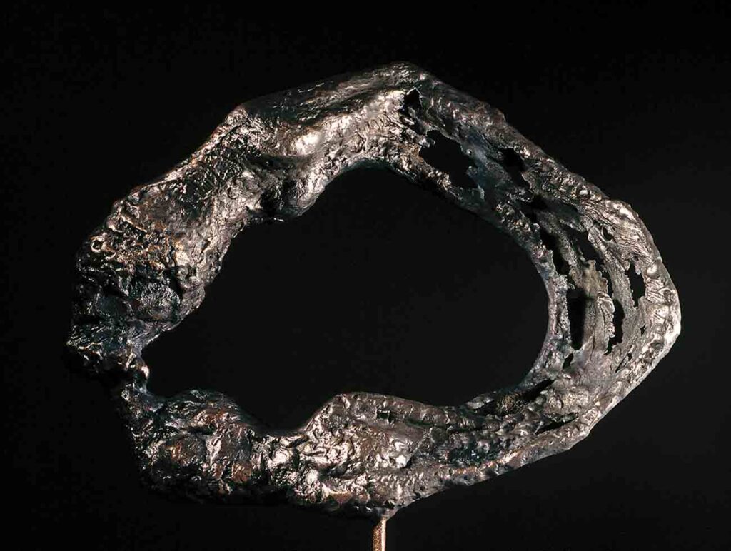 Robert Sobocinski, La cercle de figures, 1998, bronze, 45x40x12 cm