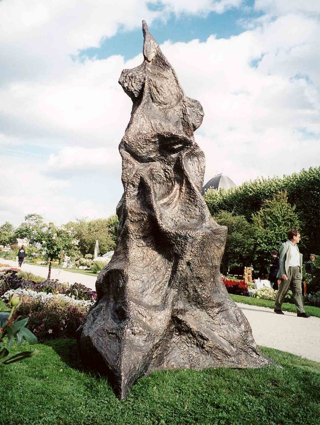 Robert Sobocinski, Gaia, 2001, bronze, 290x150x160 cm