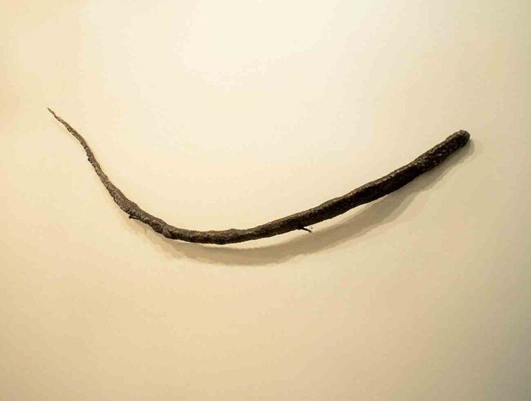 Robert Sobocinski, Grand arch, 2002, bronze, 170×10×10 cm