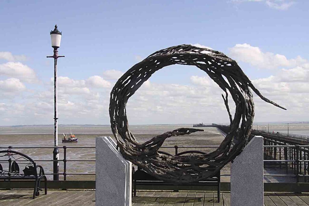 Robert Sobocinski, La grande turbulence, 2004, bronze 250x260x50