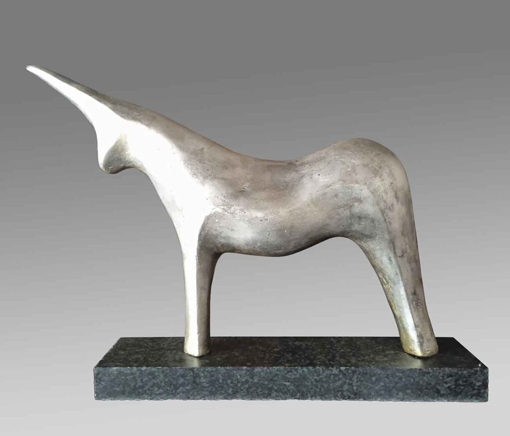 Robert Sobocinski, Licorne, 2023, bronze, or blanc, 40 x 8 x 30 cm