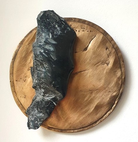 Robert Sobocinski, Oiseau de nuit, 2023, marbre, bronze, 25x11 cm